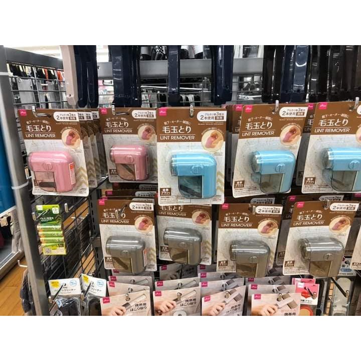 Máy xén lông xù, máy cắt lông xù Daiso Nhật Bản sử dụng pin AA tiện lợi, nhỏ gọn