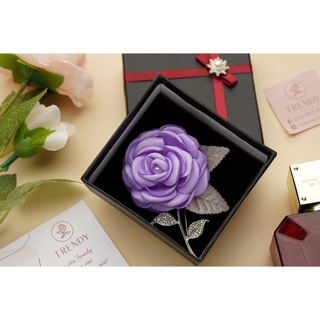 Hoa cài áo handmade - mẫu hoa hồng lá nhung cành đá cao cấp