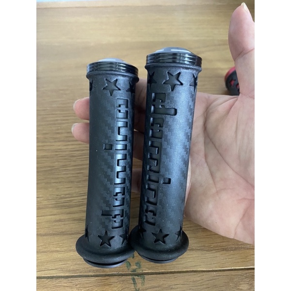 Bao tay ga xe máy DOMINO V6 có gù nhôm