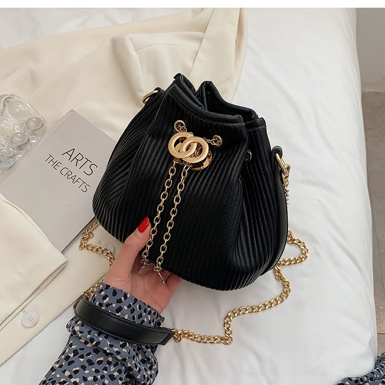 Túi đeo chéo nữ TCB637, mẫu siêu hot năm nay, thiết kế dạng túi rút xinh yêu