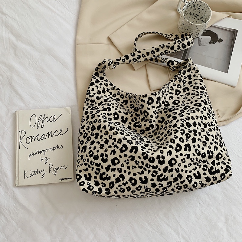 Túi tote họa tiết da báo