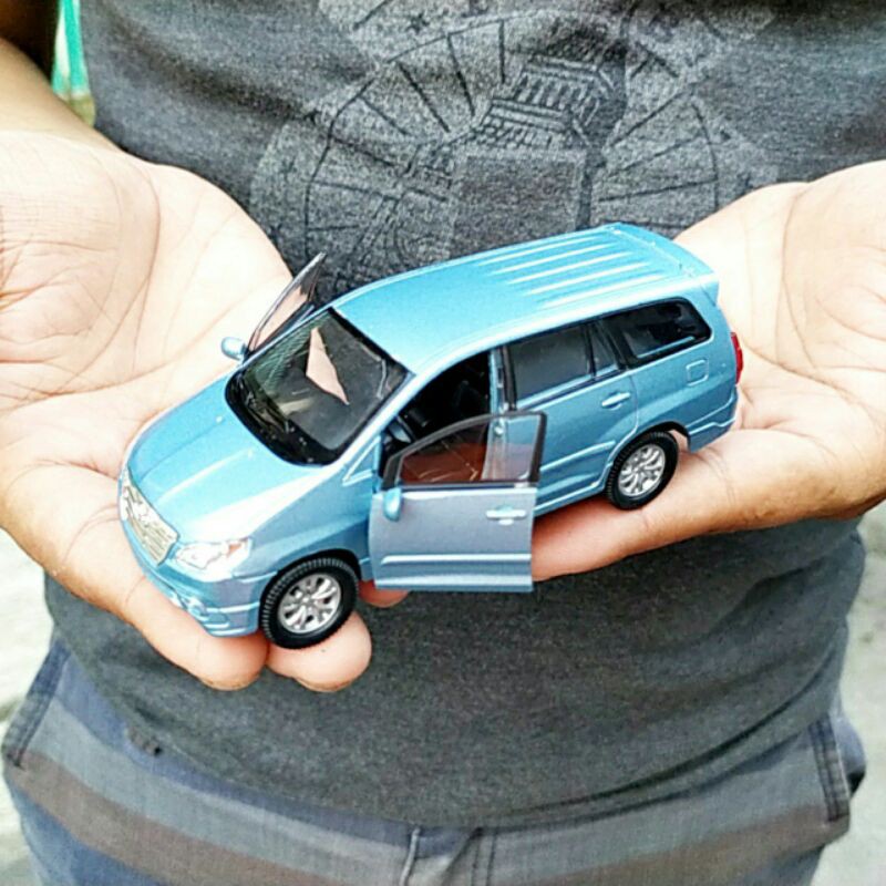 Mô Hình Xe Toyota Kijang Innova Miniature Grand Inova