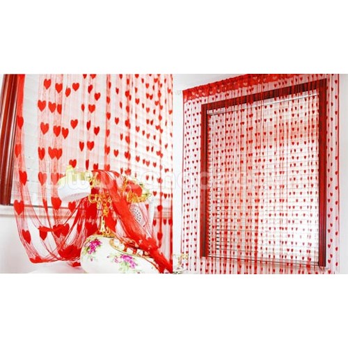 Rèm cửa hình tim đỏ