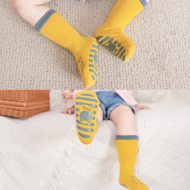 Đôi Vớ Giữ Ấm Họa Tiết Hoạt Hình Dễ Thương Cho Bé