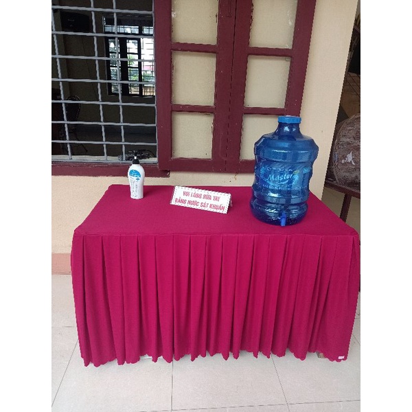 Khăn trải bàn giáo viên.