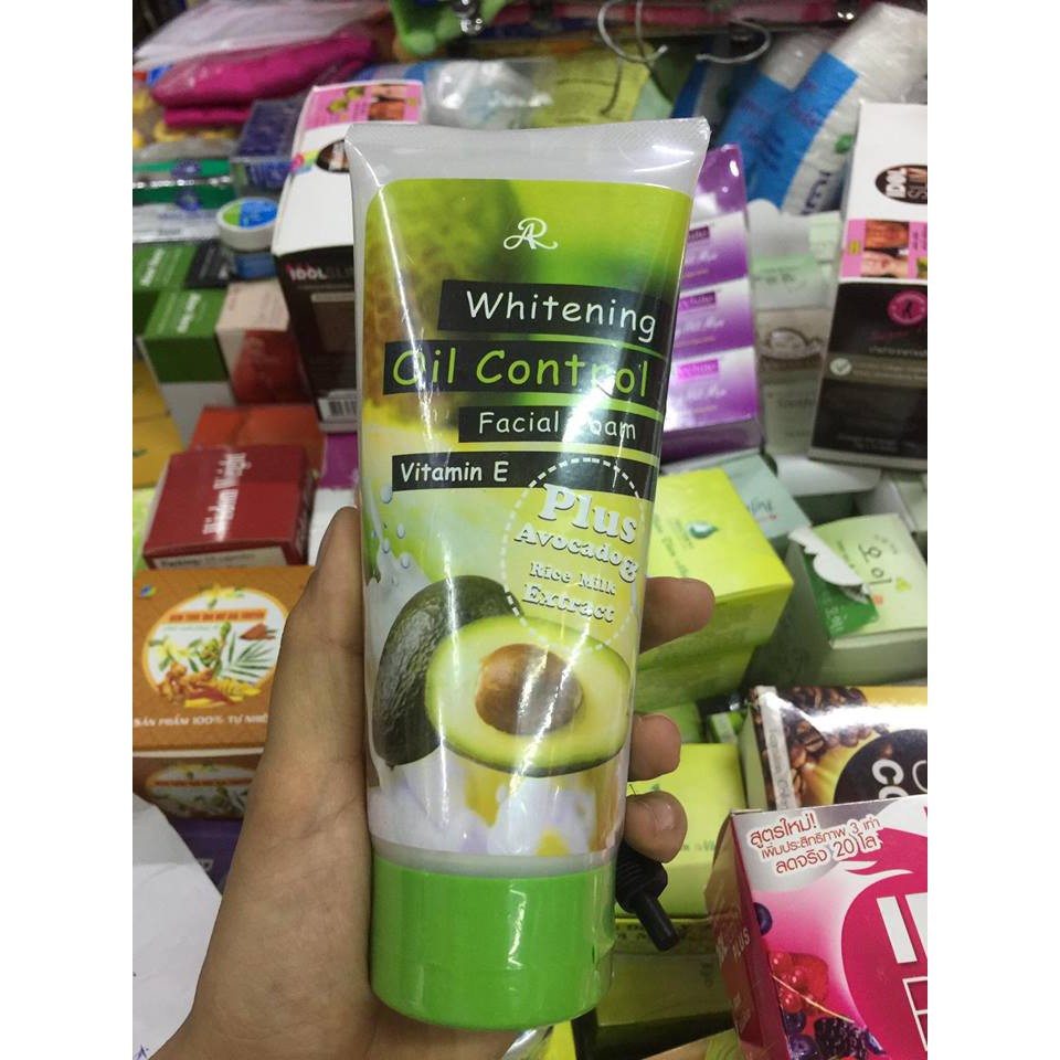 Sữa rửa mặt Bơ Whitening Oil Control Facial Foam Vitamin E Thái Lan 210g