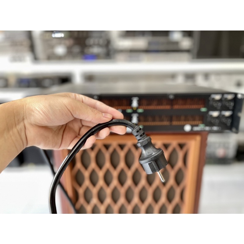 Đẩy 4 kênh dB acoustic D4.12 chính hãng cao cấp.Tặng dây giắc