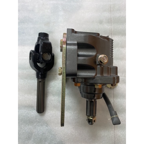 Hộp số đảo chiều tiến lùi và 1 khớp các đăng  dùng cho máy 100cc,110cc,125cc.cốt vào máy 6 răng 17mm,trục ra 19mm