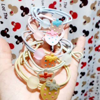 Cột tóc hình trái dâu