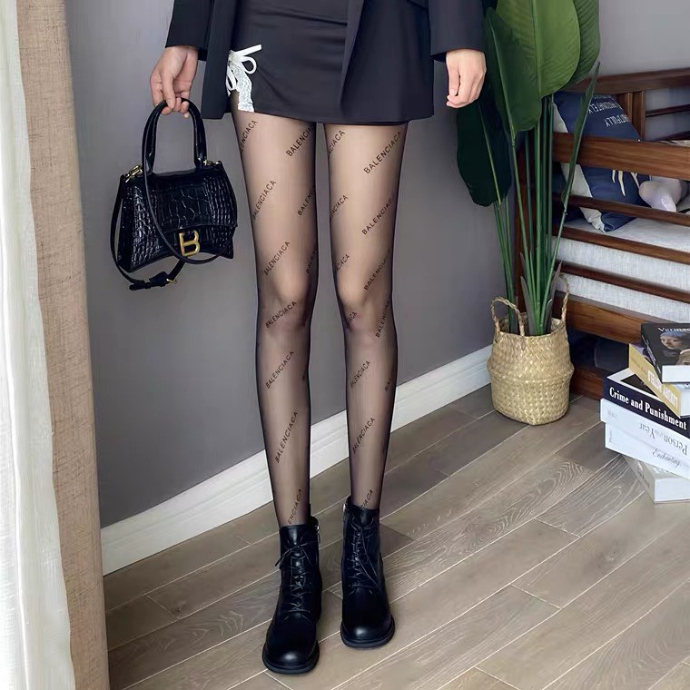 Quần tất đen chống xước mỏng mịn họa tiết chữ cá tính chất siêu đẹp T0053