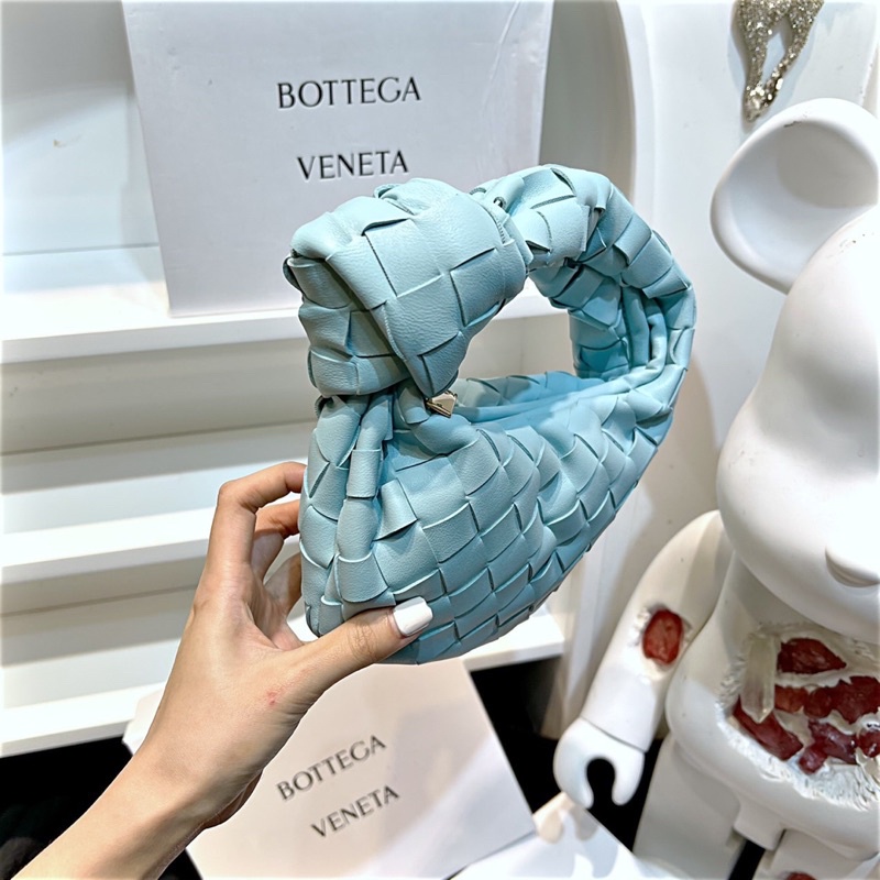 Túi đan Botega Veneta hot hit cực xinh, da thật siêu mềm, xách tay sang chảnh