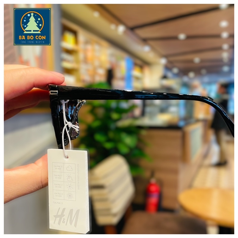 Kính HM săn Sale, xước nhẹ giảm còn 180k chuẩn Authentic, có mail mua hàng tại web, đầy đủ tem tag fullbox