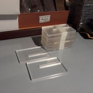Tấm giữ rút đục