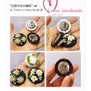 Cài áo có kim gắn sau thêu tay handmade độc đáo