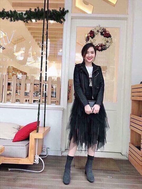 Chân váy xoè tua rua nhiều tầng