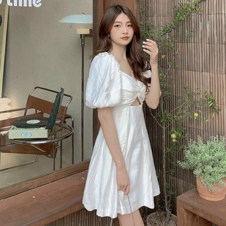 Đầm tay bèo ngực phối nơ