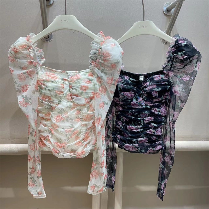 The new spring style palace broken flowers show shoulder bubble sleeves slim women's blouse short style long-sleeved blouse with exposed back square collar fold