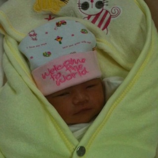 Khăn choàng ủ ấm cho bé sơ sinh