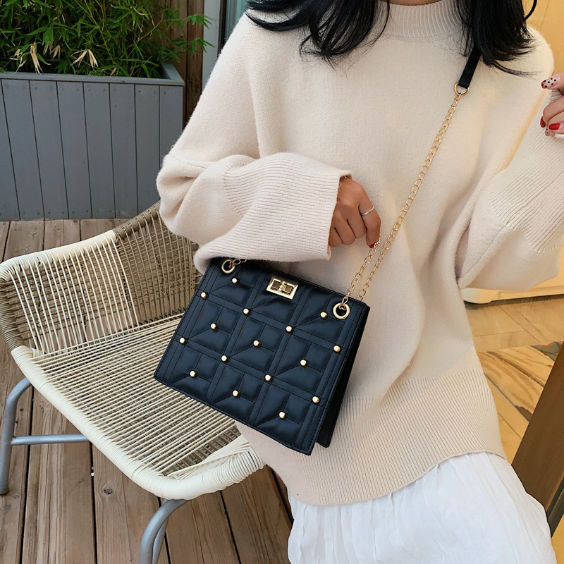 Túi xách đeo chéo vai thời trang dành cho bạn nữ