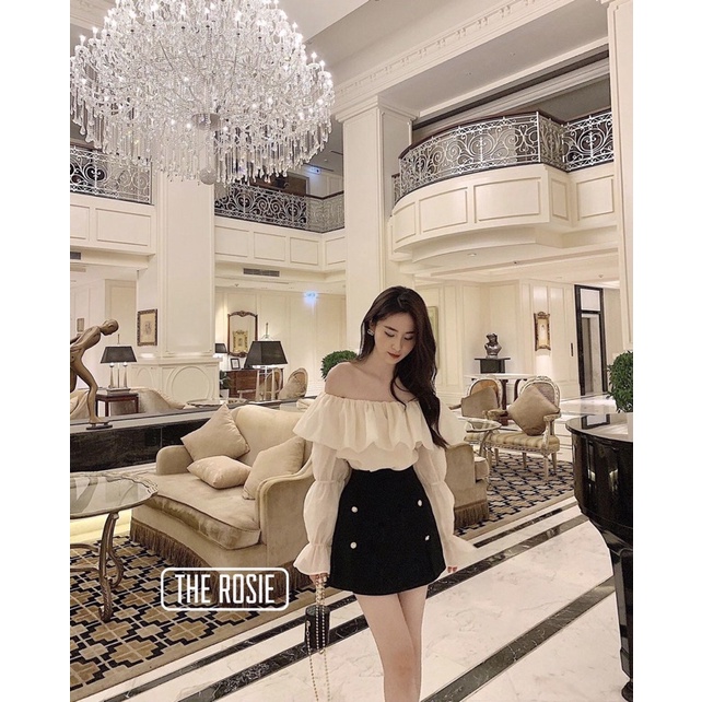 Áo trễ vai màu be tay bồng tiểu thư