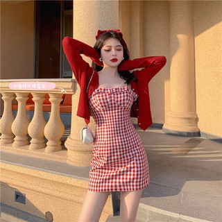 Áo len croptop + váy hàn quốc kẻ ô hai dây ôm dáng