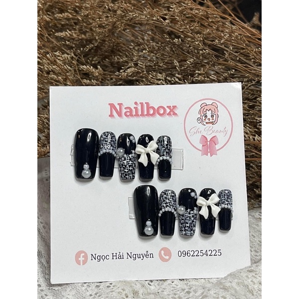 Nailbox thiết kế đen kẻ dạ phối nơ