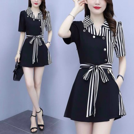 Set short phối sọc cột eo KHNGS330047 màu đen phối sọc trắng