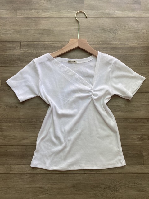 Áo thun cổ vạc chéo nhún 1 bên