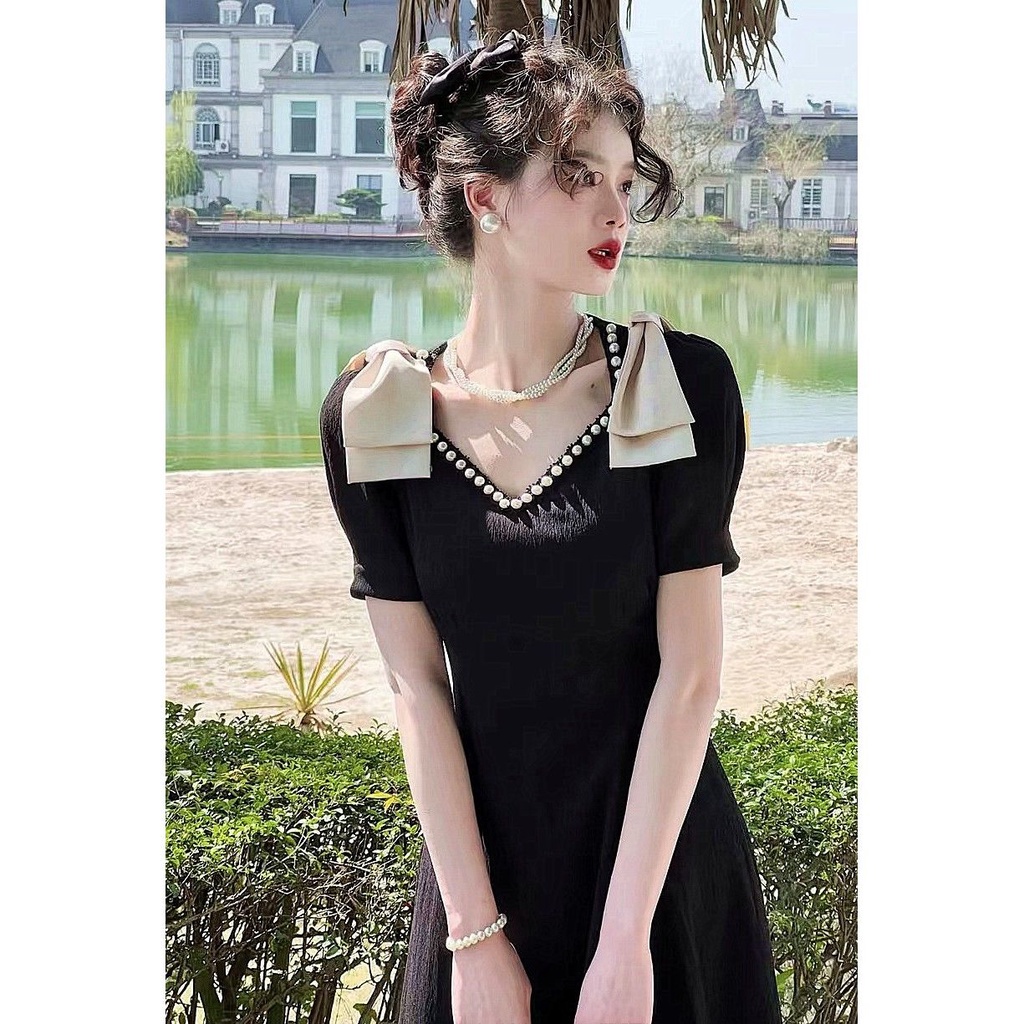 Đầm Đen Đính Ngọc Trai Phong Cách Vintage Pháp Sang Trọng
