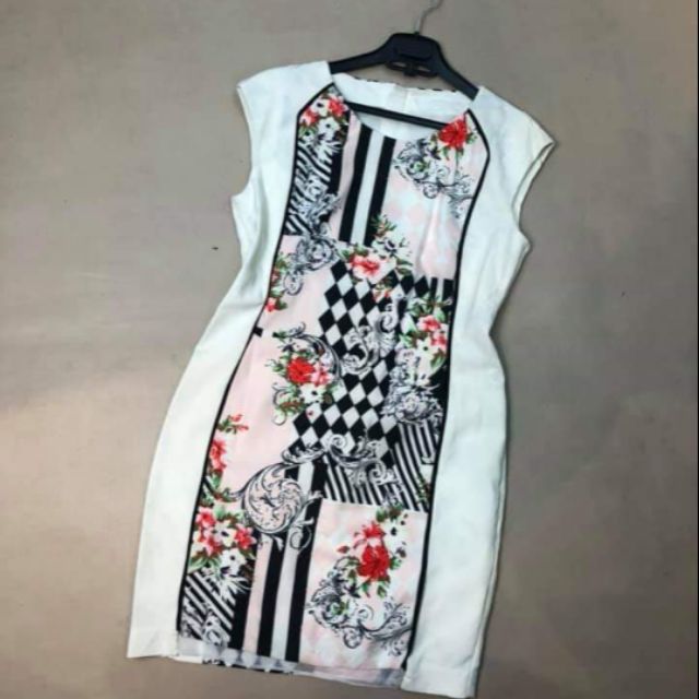 Đầm hoạ tiết