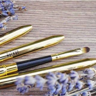 CỌ đánh son môi có nắp đậy vàng