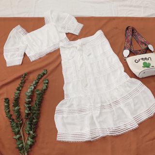 Set áo crop phối ren và chân váy