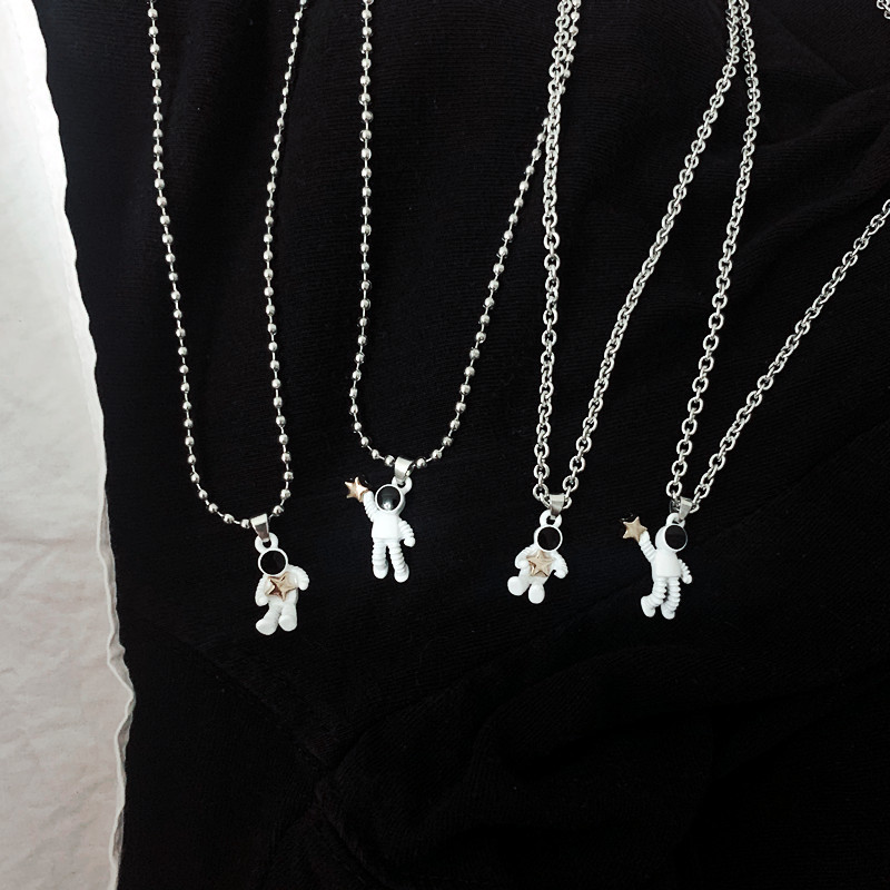 Vòng Cổ Mặt Hình Phi Hành Gia Độc Đáo Cho Cặp Đôi