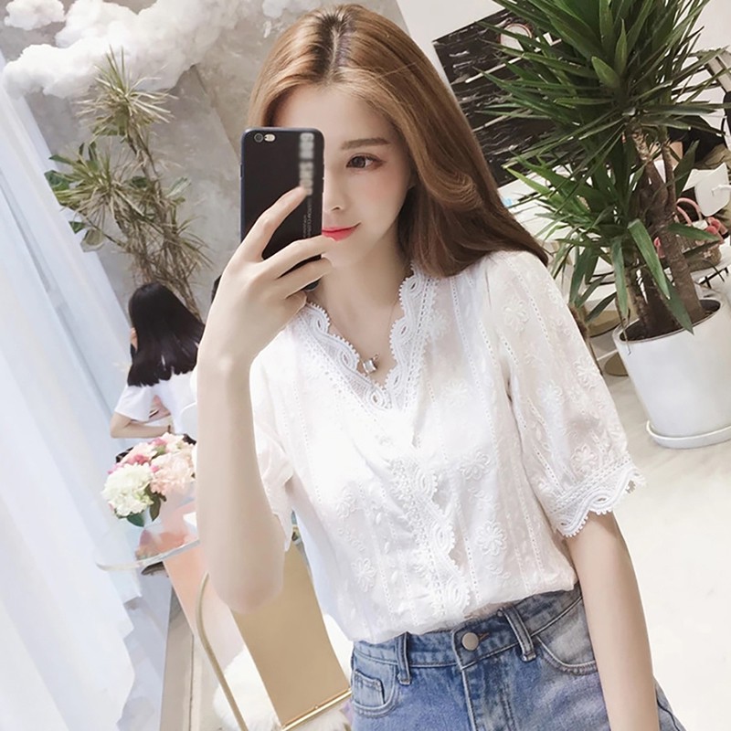 Áo Blouse nữ dáng suông cổ chữ V phối ren