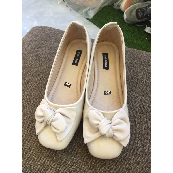 Giày búp bê nơ màu kem 3p cho chị em.