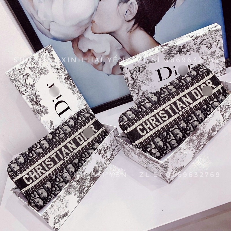 ví dài cầm tay thổ cẩm hoạ phối chữ giữa hàng 2 ngắn tiện dụng thời trang sang chảnh rẻ đẹp