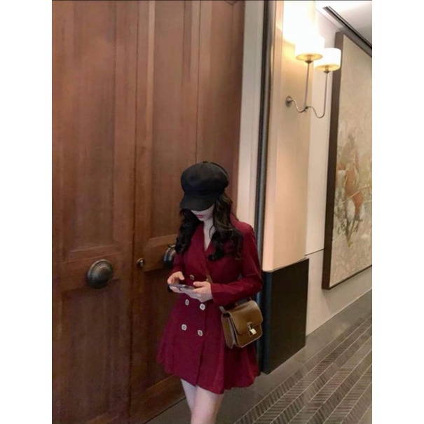 ĐẦM ĐỎ NHUNG CỔ VEST ĐÍNH NÚT