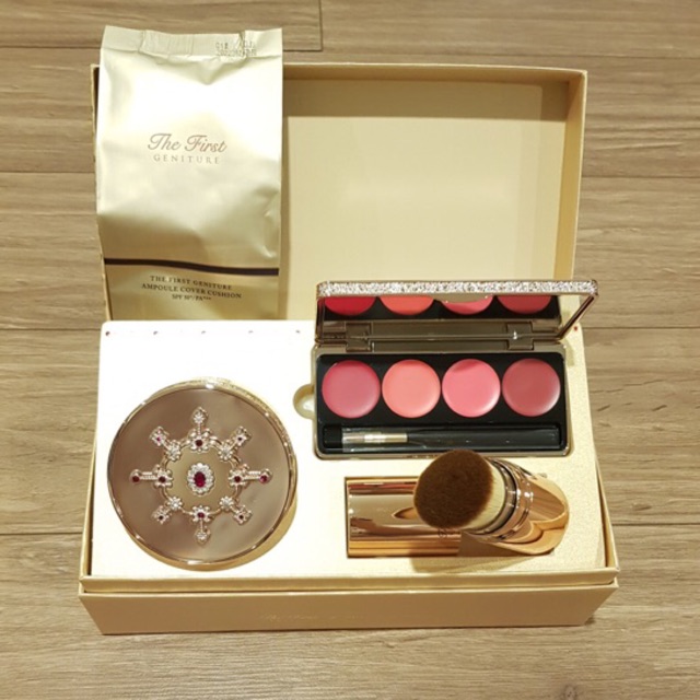 Cúhion CHỨA TINH CHẤT VÀNG OHUI The First Tháng 10 OHUI mẫu Limited SỈ