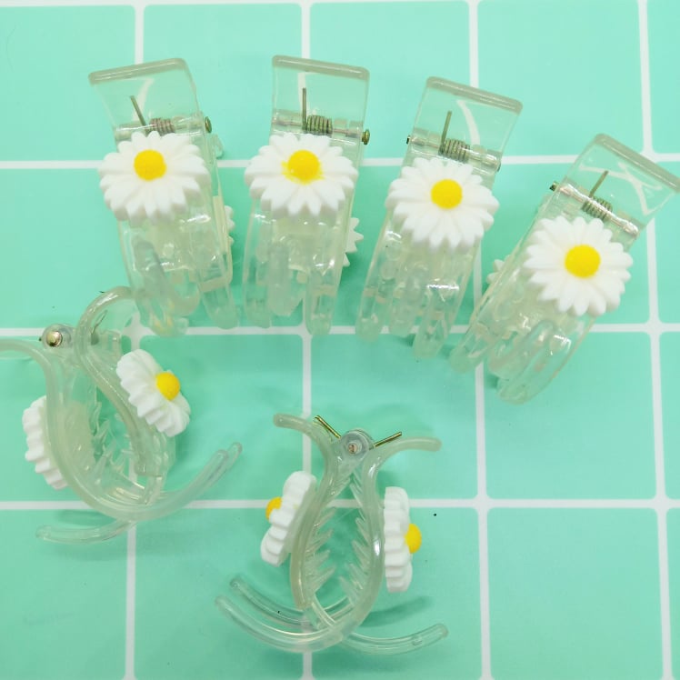 Kẹp tóc càng cua 3 răng hoa cúc trắng trong suốt