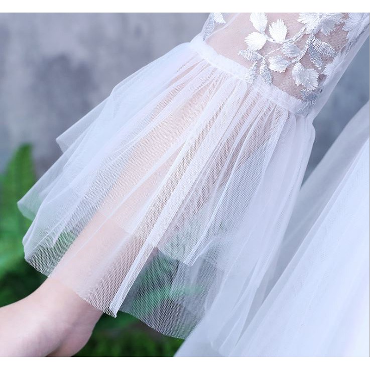 Đầm voan da hội trắng thêu hoa tay lỡ cho bé gái làm cô dâu
