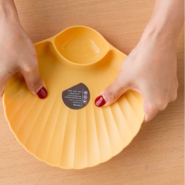 Đĩa nhựa decor đựng đồ ăn hình vỏ sò có kèm ngăn đựng gia vị sét 4 cái