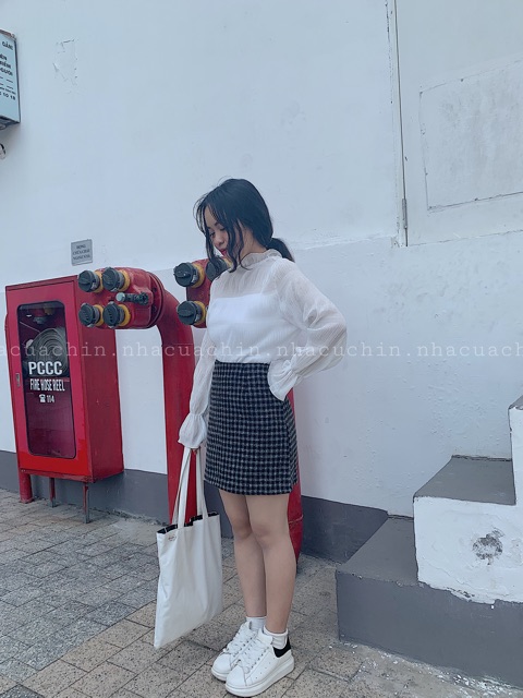 Áo voan cổ loe