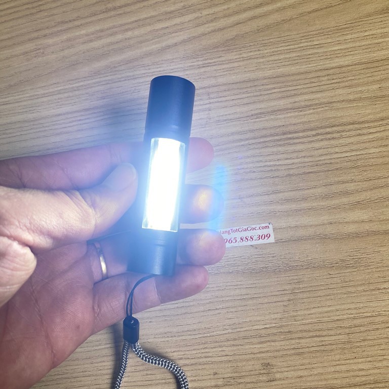 Đèn pin mini Ultrafire 911 nhỏ bằng ngón tay cái, có bóng led ở sườn