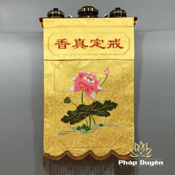Cờ Giới Định Chân Hương Mầu Vàng Thêu Hoa Sen 36x60cm