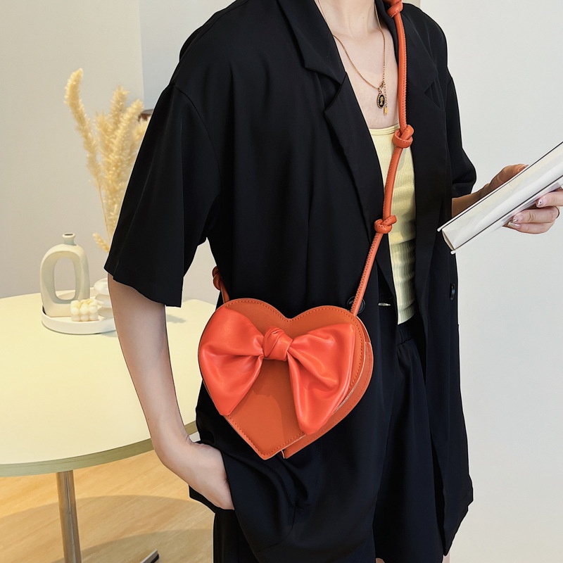 Túi đeo chéo vai IELGY đính nơ hình trái tim cá tính dành cho nữ