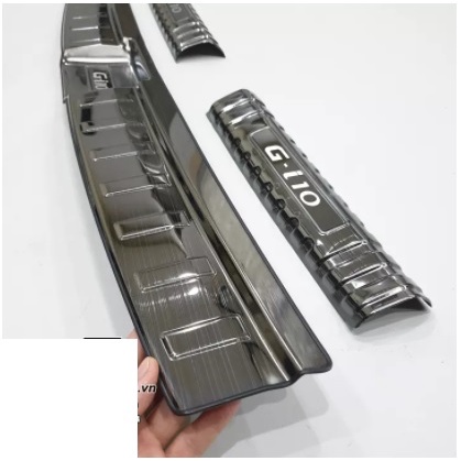 Ốp chống trầy cốp trong, ngoài xe Hyundai Grand i10 2021-2022, vân Titan cao cấp