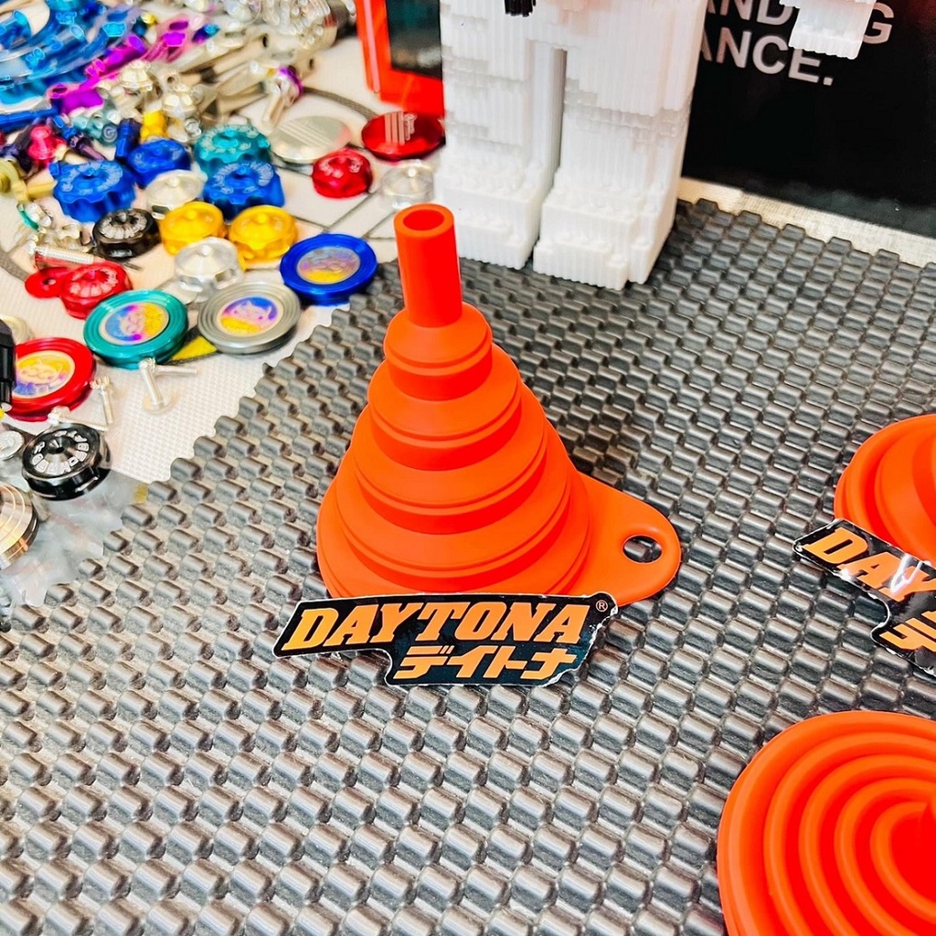 Phiểu đổ nhiên liệu xe máy nhựa dầy kèm tem daytona tiện lợi độc đáo