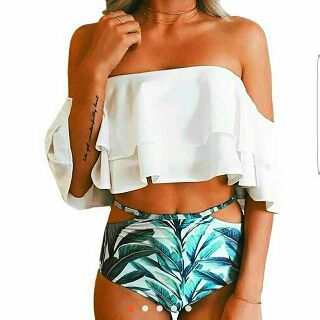 Set bikini trễ vai nhún bèo