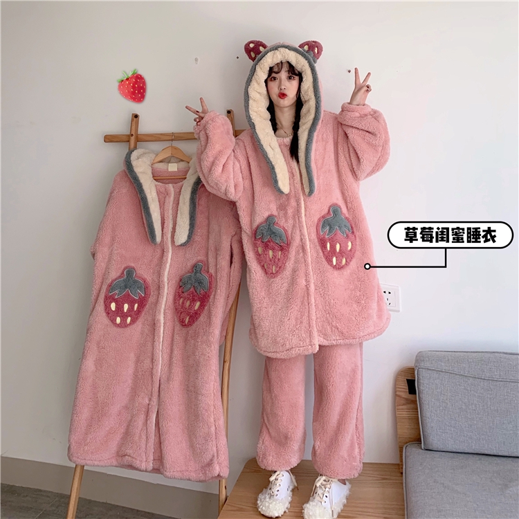 Áo Choàng Ngủ Có Mũ Trùm Đầu Hình Trái Dâu Dễ Thương Cho Nữ | BigBuy360 - bigbuy360.vn