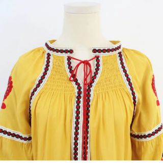 Váy thổ cẩm vàng sẵn